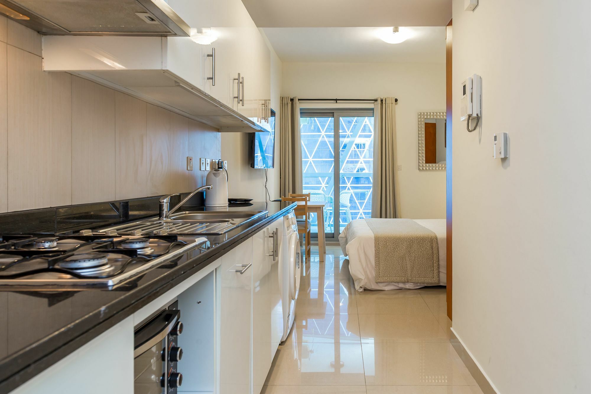 Park Towers By Deluxe Homes Apartment